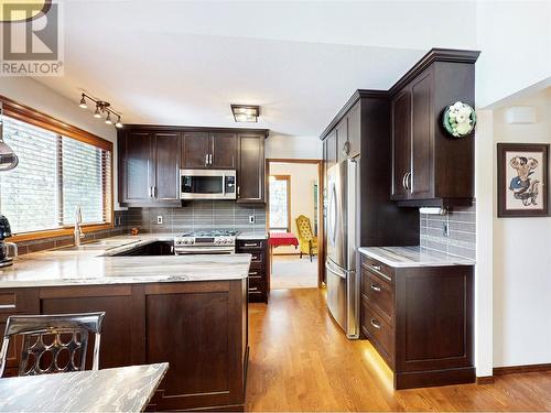 3999 Eastwood Court, Kelowna, BC - Indoor Photo Showing Kitchen