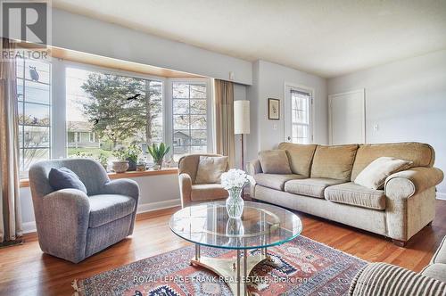 102 Sanford Street, Brighton, ON - Indoor Photo Showing Living Room