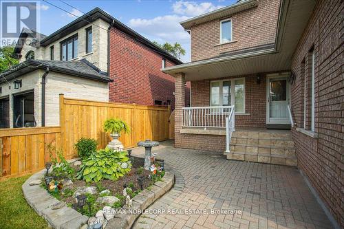 15 Vanhill Avenue, Toronto (Humber Summit), ON 