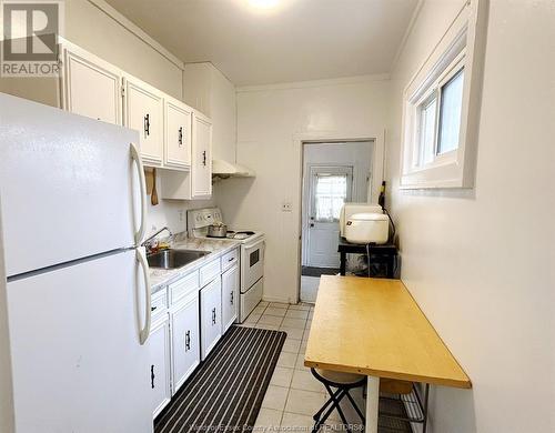 966 Bruce Avenue Unit# Main, Windsor, ON - Indoor Photo Showing Kitchen