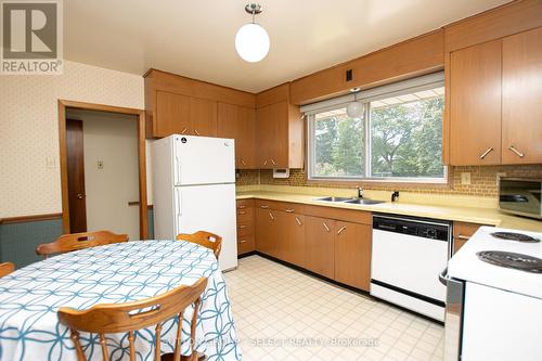 9 Sunray Avenue, London, ON - Indoor Photo Showing Kitchen With Double Sink