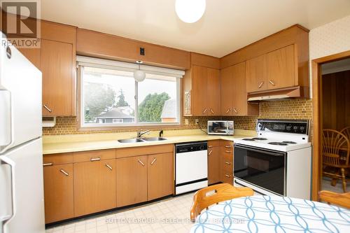 9 Sunray Avenue, London, ON - Indoor Photo Showing Kitchen With Double Sink