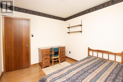 9 Sunray Avenue, London, ON - Indoor Photo Showing Bedroom