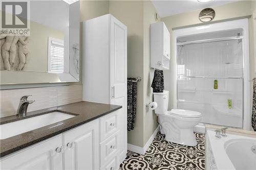 93 Barnet Boulevard, Renfrew, ON - Indoor Photo Showing Bathroom