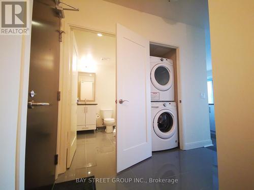 1203 - 825 Church Street, Toronto (Rosedale-Moore Park), ON - Indoor Photo Showing Laundry Room