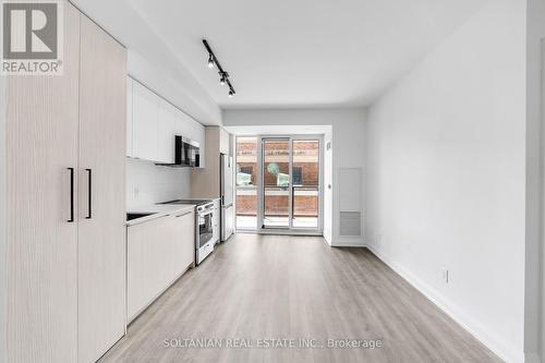 319 - 2369 Danforth Avenue, Toronto (East End-Danforth), ON - Indoor Photo Showing Kitchen