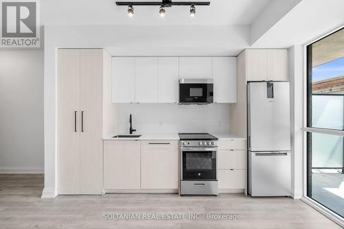 319 - 2369 Danforth Avenue, Toronto (East End-Danforth), ON - Indoor Photo Showing Kitchen