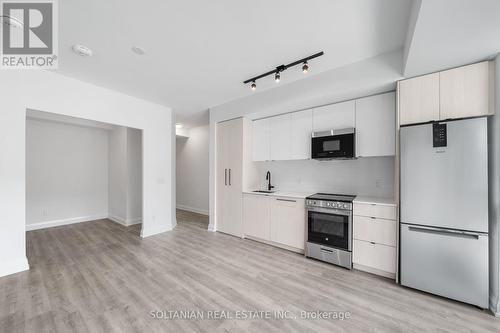 319 - 2369 Danforth Avenue, Toronto (East End-Danforth), ON - Indoor Photo Showing Kitchen