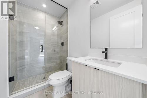 319 - 2369 Danforth Avenue, Toronto (East End-Danforth), ON - Indoor Photo Showing Bathroom