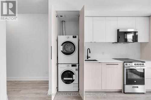 319 - 2369 Danforth Avenue, Toronto (East End-Danforth), ON - Indoor Photo Showing Laundry Room