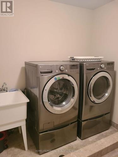 118 Painter Terrace, Hamilton (Waterdown), ON - Indoor Photo Showing Laundry Room