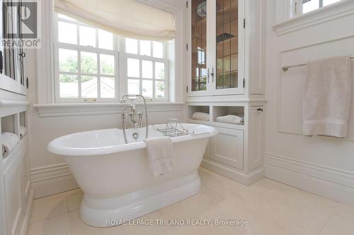 806 Maitland Street, London, ON - Indoor Photo Showing Bathroom