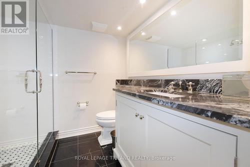 806 Maitland Street, London, ON - Indoor Photo Showing Bathroom