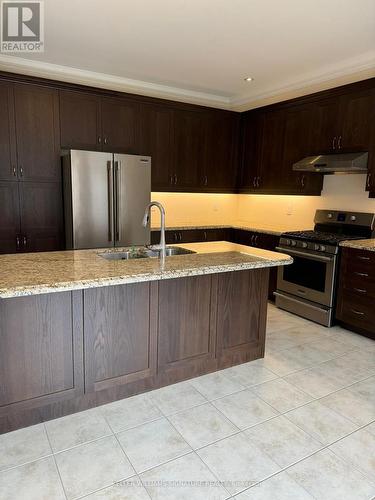 350 Begonia Gardens, Oakville, ON - Indoor Photo Showing Kitchen With Double Sink