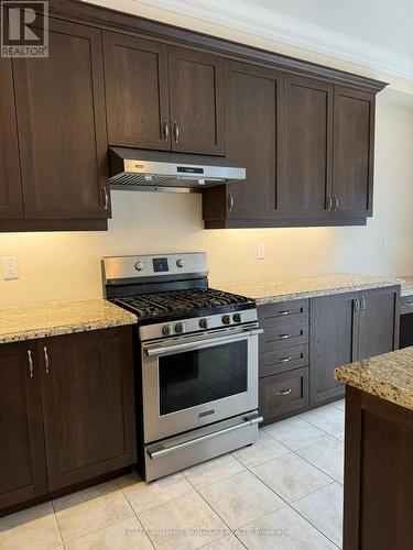 350 Begonia Gardens, Oakville, ON - Indoor Photo Showing Kitchen