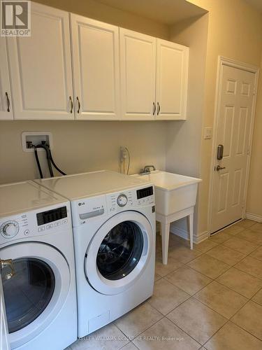 350 Begonia Gardens, Oakville, ON - Indoor Photo Showing Laundry Room