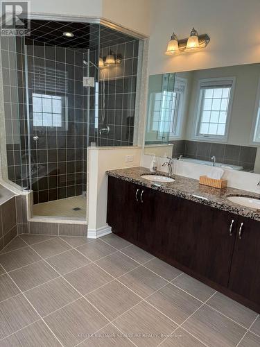 350 Begonia Gardens, Oakville, ON - Indoor Photo Showing Bathroom