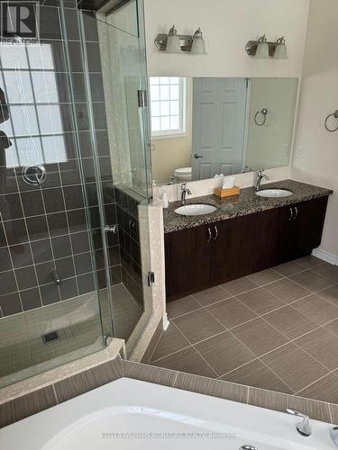 350 Begonia Gardens, Oakville, ON - Indoor Photo Showing Bathroom