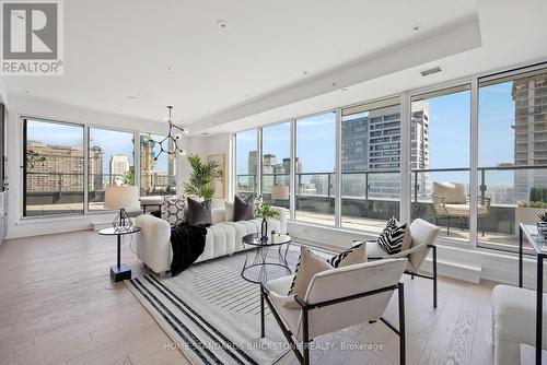 3907 - 955 Bay Street, Toronto (Bay Street Corridor), ON - Indoor Photo Showing Living Room