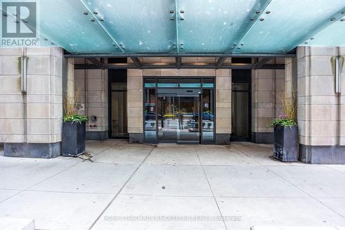 3907 - 955 Bay Street, Toronto (Bay Street Corridor), ON - Outdoor