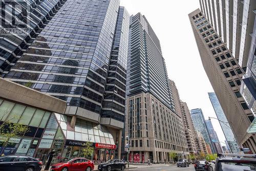 3907 - 955 Bay Street, Toronto (Bay Street Corridor), ON - Outdoor With Facade