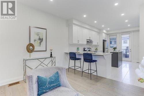 58 Thomas Frisby Jr Crescent, Markham, ON - Indoor Photo Showing Kitchen