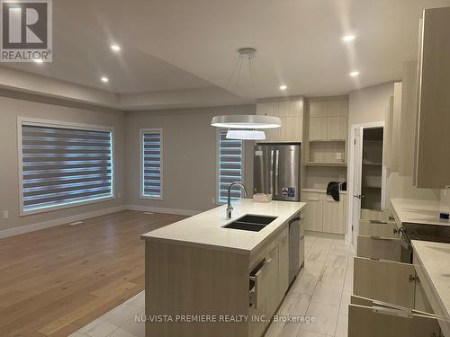 264 Stathis Boulevard, Sarnia, ON - Indoor Photo Showing Kitchen With Double Sink With Upgraded Kitchen