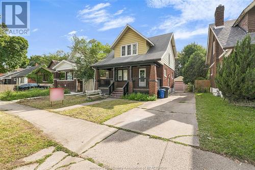 437 Indian Road, Windsor, ON - Outdoor With Facade