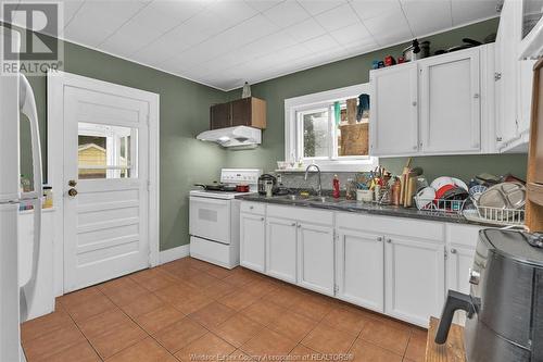 437 Indian Road, Windsor, ON - Indoor Photo Showing Kitchen With Double Sink