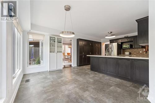 839 Adencliffe Drive, Ottawa, ON - Indoor Photo Showing Kitchen With Upgraded Kitchen