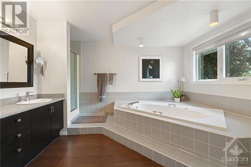 839 Adencliffe Drive, Ottawa, ON - Indoor Photo Showing Bathroom