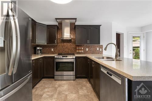 839 Adencliffe Drive, Ottawa, ON - Indoor Photo Showing Kitchen With Double Sink With Upgraded Kitchen