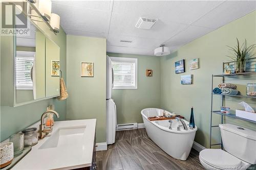 54 Castle Drive, Moncton, NB - Indoor Photo Showing Bathroom