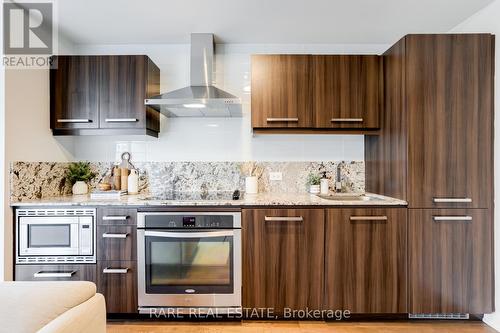 707 - 15 Beverley Street, Toronto (Kensington-Chinatown), ON - Indoor Photo Showing Kitchen With Upgraded Kitchen