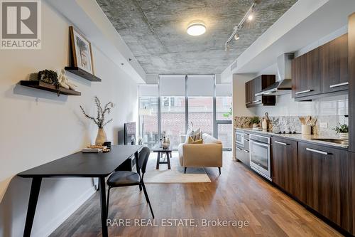 707 - 15 Beverley Street, Toronto (Kensington-Chinatown), ON - Indoor Photo Showing Kitchen With Upgraded Kitchen