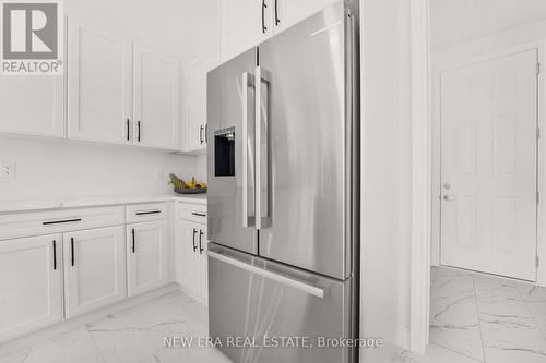 7 Ballanview Court, Whitchurch-Stouffville, ON - Indoor Photo Showing Kitchen