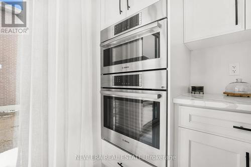 7 Ballanview Court, Whitchurch-Stouffville, ON - Indoor Photo Showing Kitchen