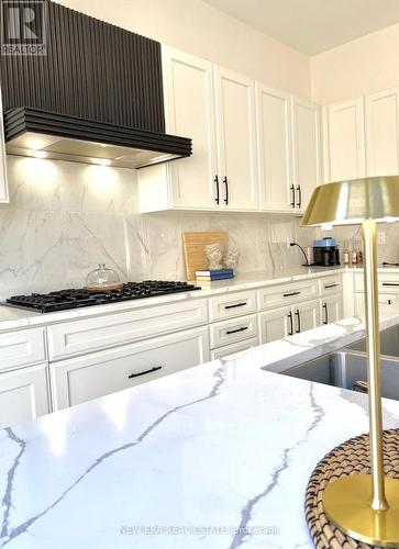 7 Ballanview Court, Whitchurch-Stouffville, ON - Indoor Photo Showing Kitchen