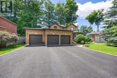 33 Glen Oak Court, Barrie (Little Lake), ON - Outdoor With Facade