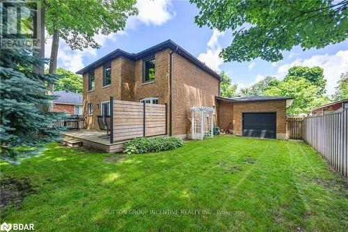 33 Glen Oak Court, Barrie (Little Lake), ON - Outdoor With Exterior