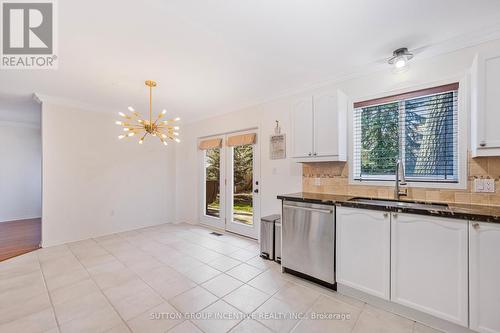 33 Glen Oak Court, Barrie (Little Lake), ON - Indoor Photo Showing Kitchen