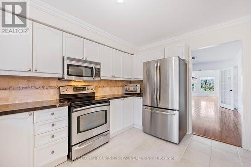 33 Glen Oak Court, Barrie (Little Lake), ON - Indoor Photo Showing Kitchen