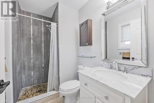 33 Glen Oak Court, Barrie (Little Lake), ON - Indoor Photo Showing Bathroom