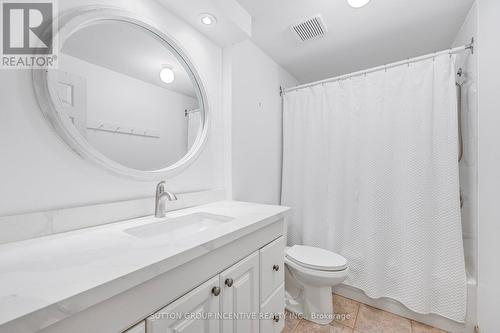 33 Glen Oak Court, Barrie (Little Lake), ON - Indoor Photo Showing Bathroom