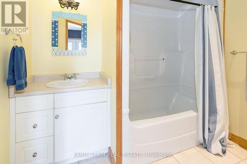 2140 Old Second Road S, Springwater (Midhurst), ON - Indoor Photo Showing Bathroom