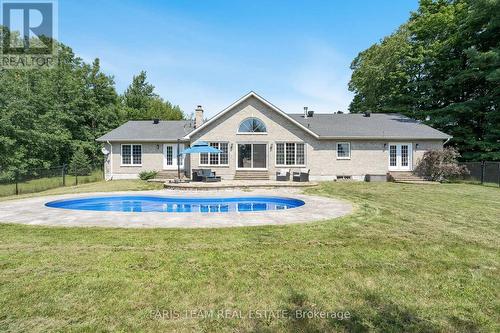 2140 Old Second Road S, Springwater (Midhurst), ON - Outdoor With In Ground Pool With Backyard