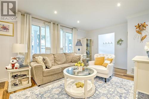 973 Ellrose, Windsor, ON - Indoor Photo Showing Living Room