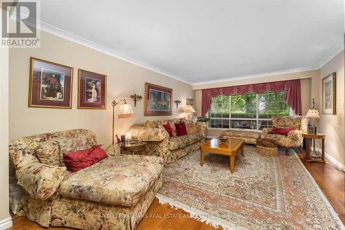 39 Maplewood Road, Mississauga (Mineola), ON - Indoor Photo Showing Living Room