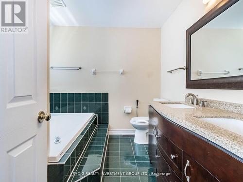 2857 Termini Terrace, Mississauga (Central Erin Mills), ON - Indoor Photo Showing Bathroom