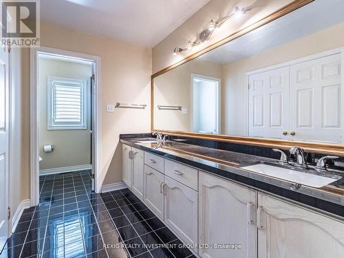 2857 Termini Terrace, Mississauga (Central Erin Mills), ON - Indoor Photo Showing Bathroom